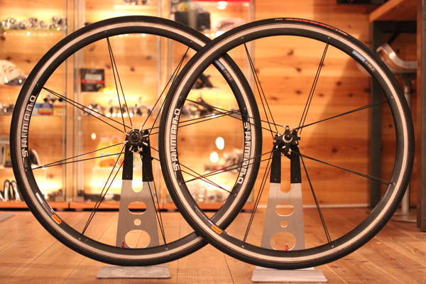 リア：中華カーボン フロント：SHIMANO WH-7701 チューブラー リア