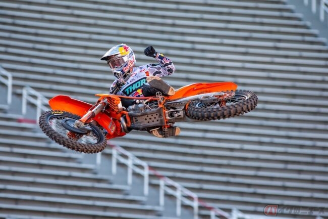 AMAスーパークロス第14戦、KTMのC・ウェブ選手が強さを見せレースを