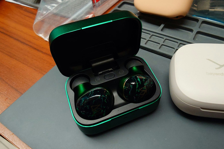 Noble Audio、トライブリッド5ドライバーでLDAC/aptX Adaptive対応の