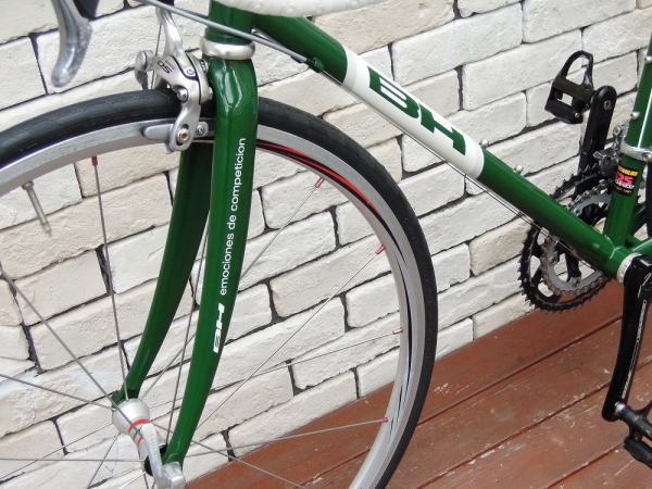 BH DESEO/デセオ（100周年記念モデル）シマノ105仕様 クロモリロード