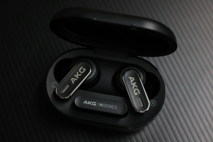 AKG、久々の新製品で2.4GHz接続用のUSB-Cドングルが付いたANC完全