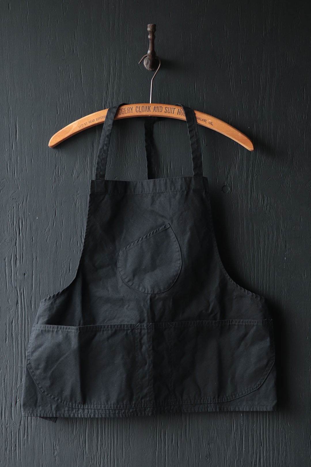 BLACK SIGN Main Lodge / Paraffin Weather Antique Apron / Sand Black