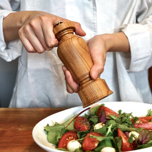 木工ヤマニ デザインと使い心地を兼ね備えた「ペッパーミル」 – By Emotion