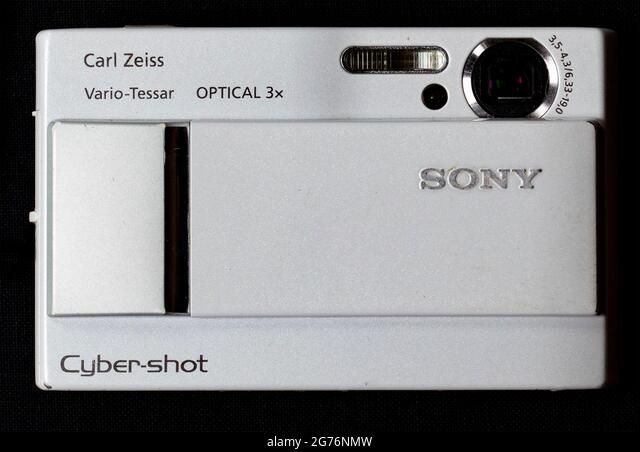Sony Cyber-Shot digital compact camera with Carl Zeiss Vario
