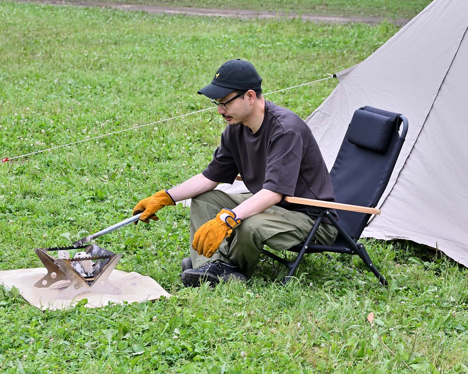 フィールドアから3段階の角度調節が可能な「リクライニングローチェア