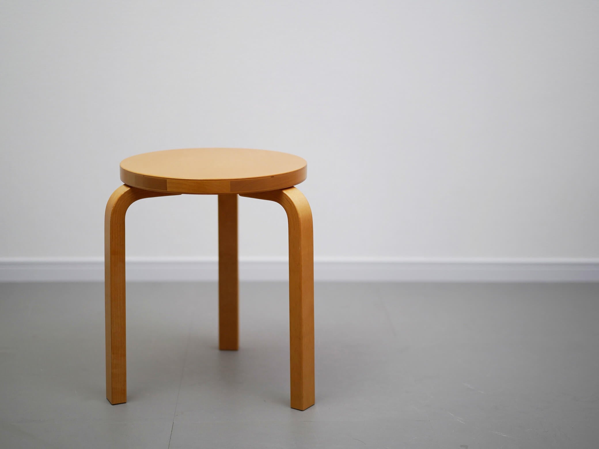 スツール60 バーチ ハニーステイン 3本脚 アルヴァ・アアルト