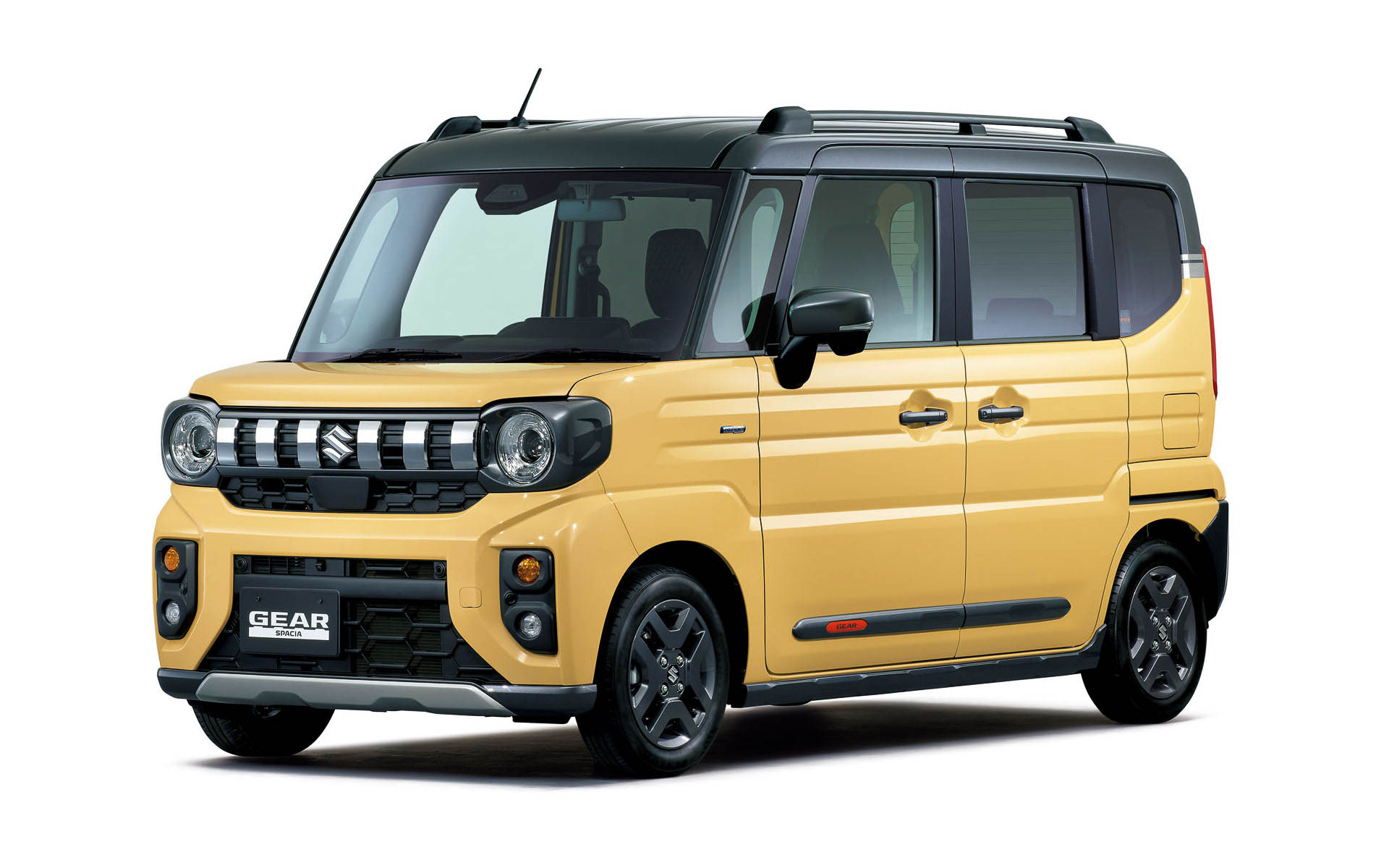 スズキ、アウトドアテイストの新型「スペーシア ギア」 専用装備を装着