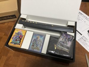 世界で999個しか存在しないプレミアム版10周年記念ギフトボックスを