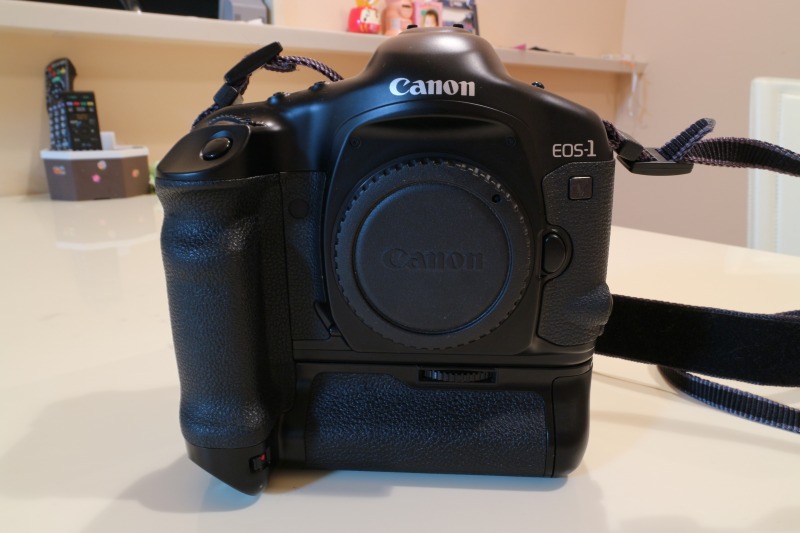 フィルムEOS最後の（？）フラッグシップ EOS-1V HSを購入してしまい