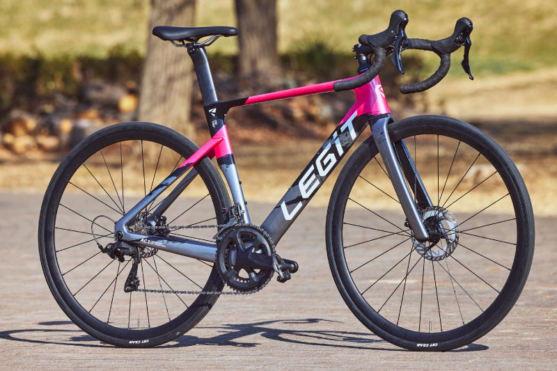 税込ピッタリ30万円カーボンロードバイクで105というレジット・AC1に