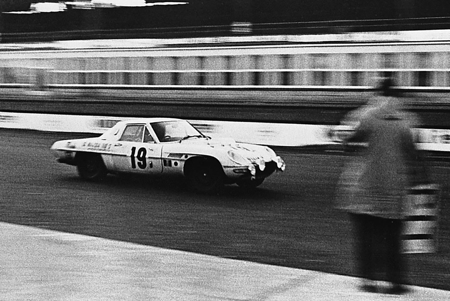 マツダが参戦した84時間耐久レース「マラソン・デ・ラ・ルート」とは