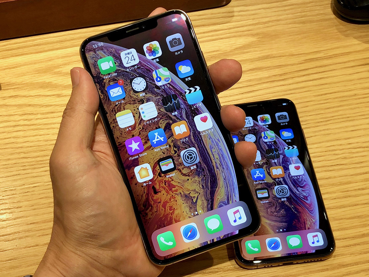 思ったより大きくないiPhone XS Max、新色ゴールドは上品 | 日経クロス