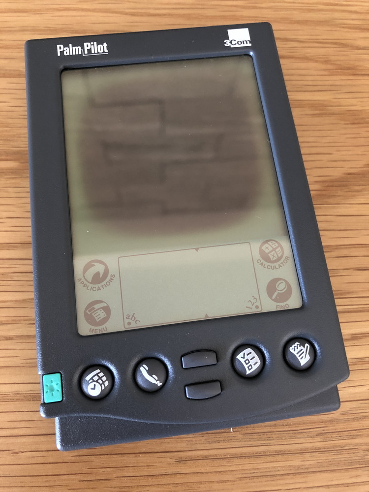 手のひらサイズの名機Palm Pilot、モバイル市場を生み出す | 日経