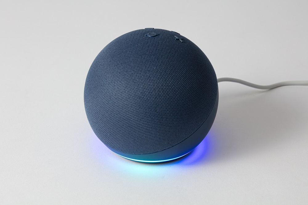 複数台で本領発揮、スマートスピーカー「Echo Dot with clock（第5世代