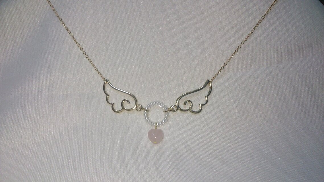 再販】☆天使の羽☆ネックレス〜ハート形ローズクオーツ付〜 | iichi