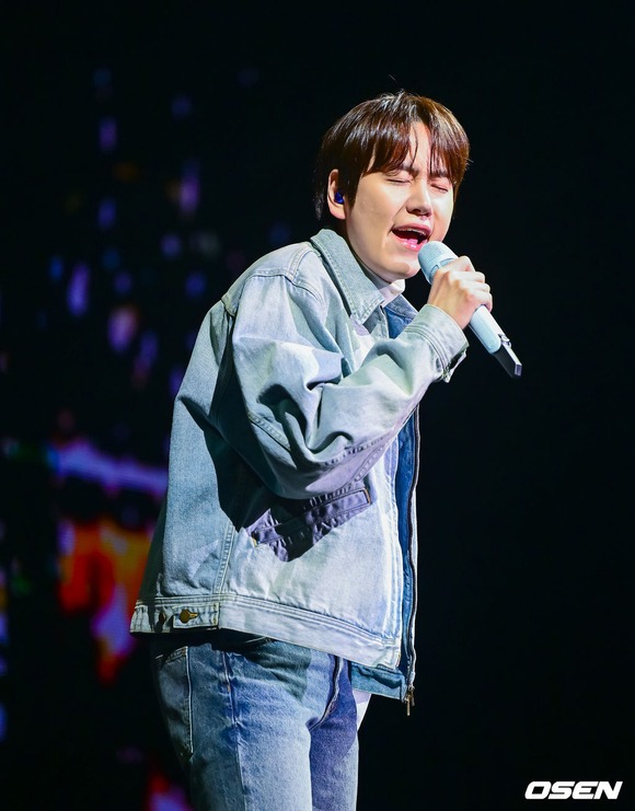PHOTO】SUPER JUNIOR キュヒョン、ソロEP「Restart」発売記念ショー