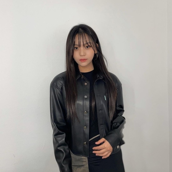 VIVIZ オムジ、前髪を切ってイメチェン！クールなジャケット姿も披露