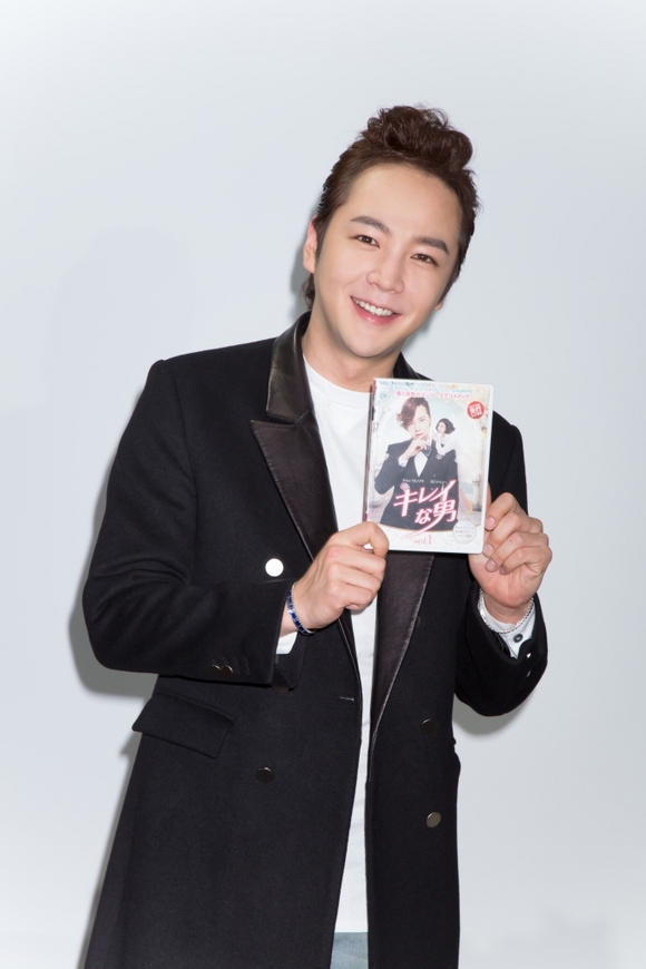 チャン・グンソク、100人限定プレミアサイン会開催…20秒もの長いハグに