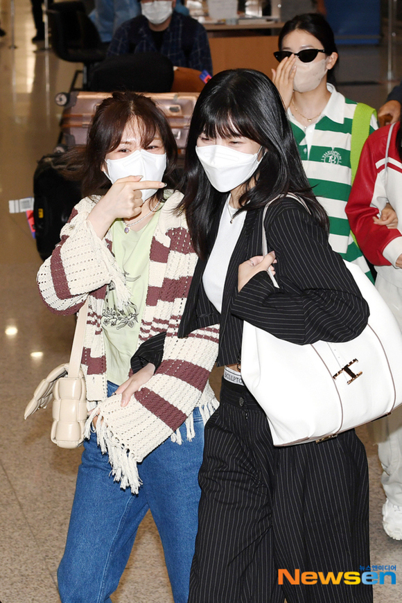 PHOTO】Red Velvet ウェンディ＆スルギ＆ジョイ＆イェリ「Allo Bank