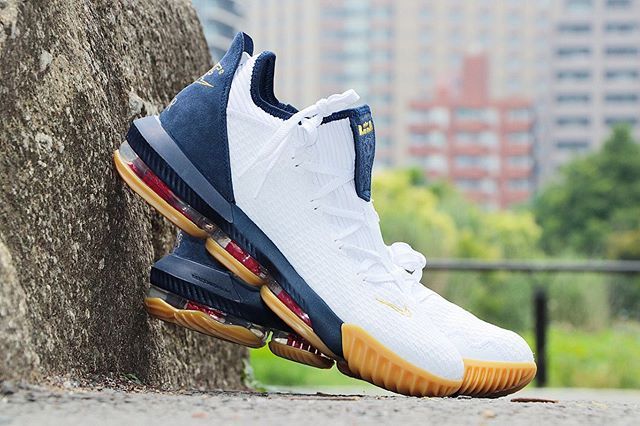 ナイキ レブロン16 ロー ホワイト/ネイビー 【7/1発売】 | スニーカー