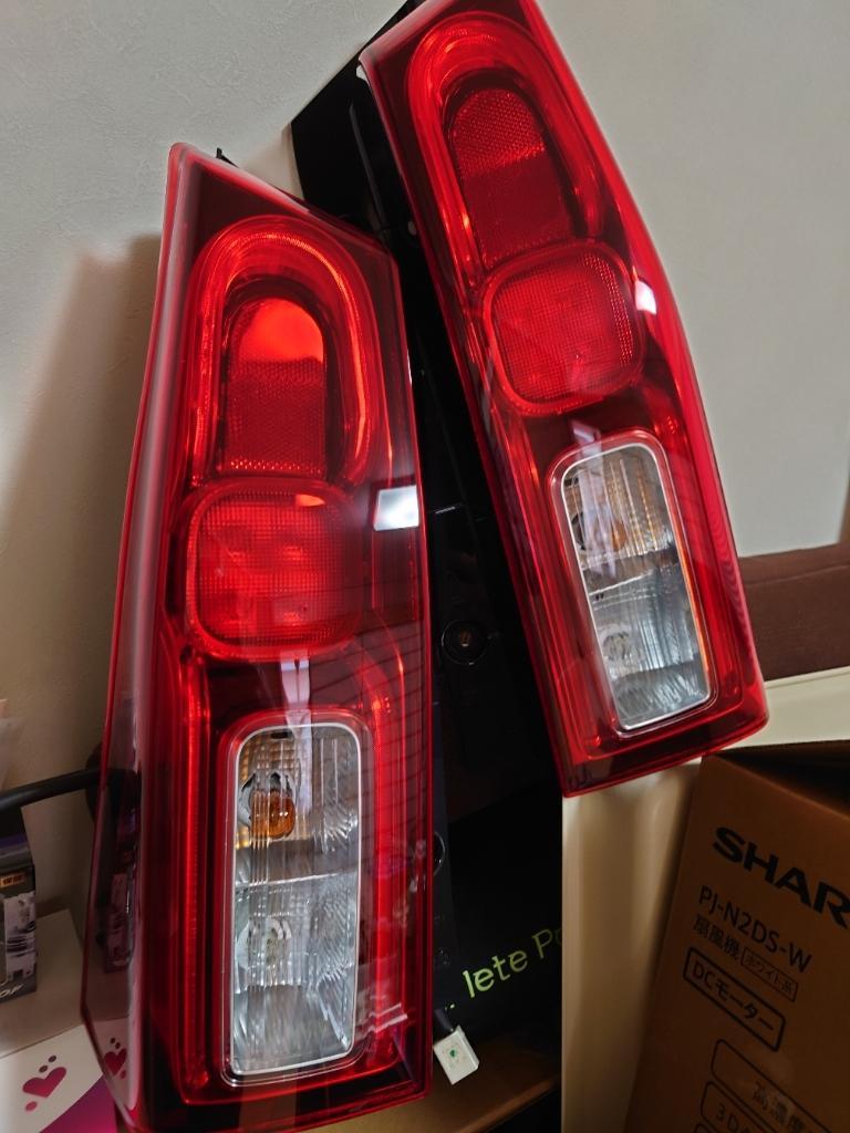 ダイハツ(純正) タントカスタム仕様テールランプ la650s のパーツ