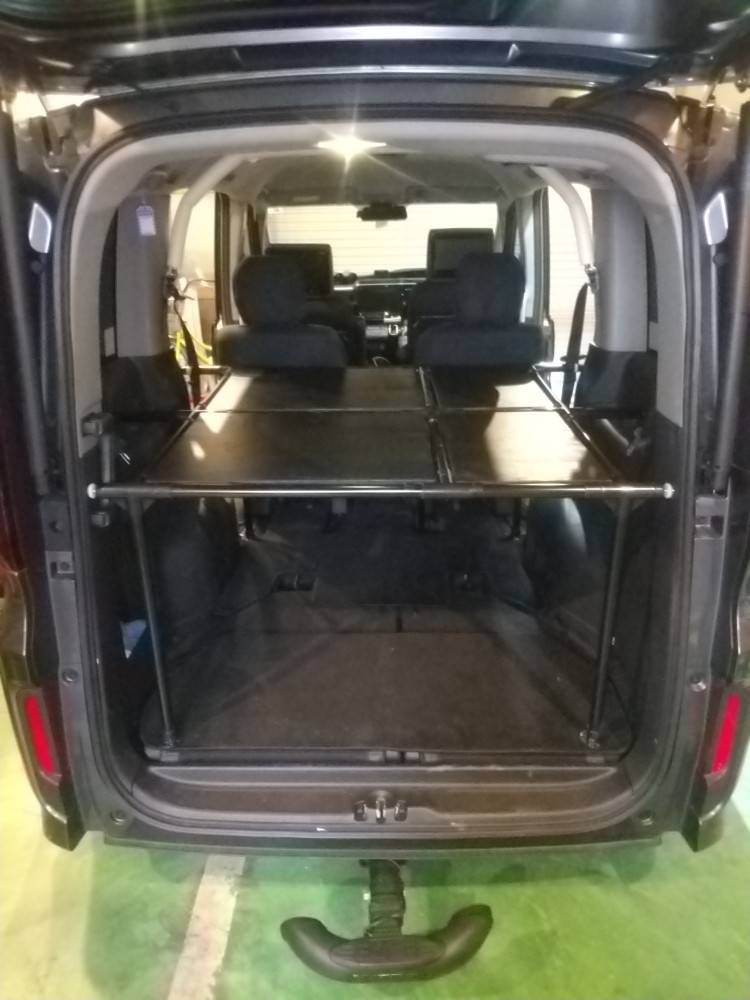 イレクターで荷室ラック（ホンダ ステップワゴンスパーダハイブリッド