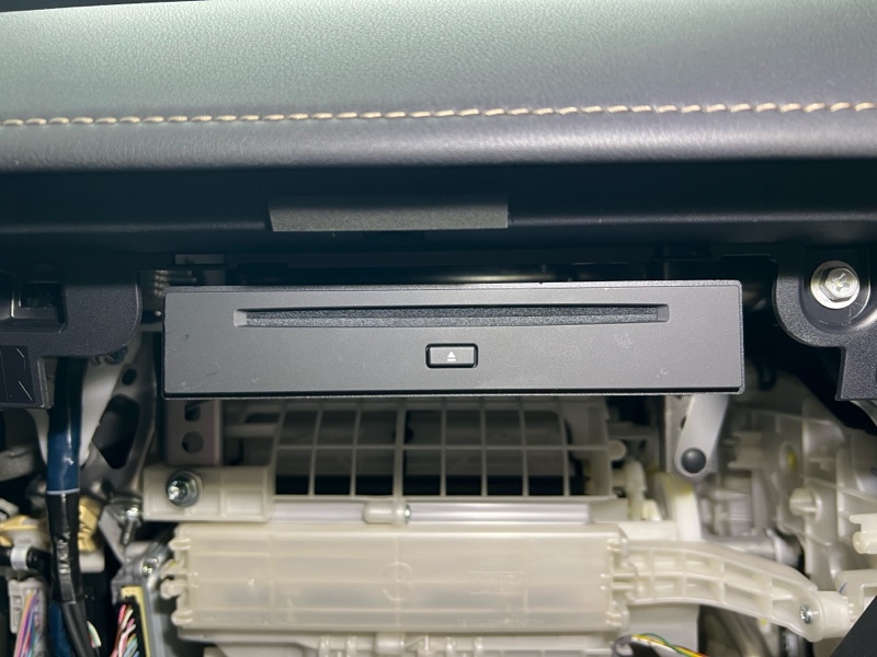 トヨタ純正DVDデッキ取付 Zグレードをエグゼクティブ同様にする方法