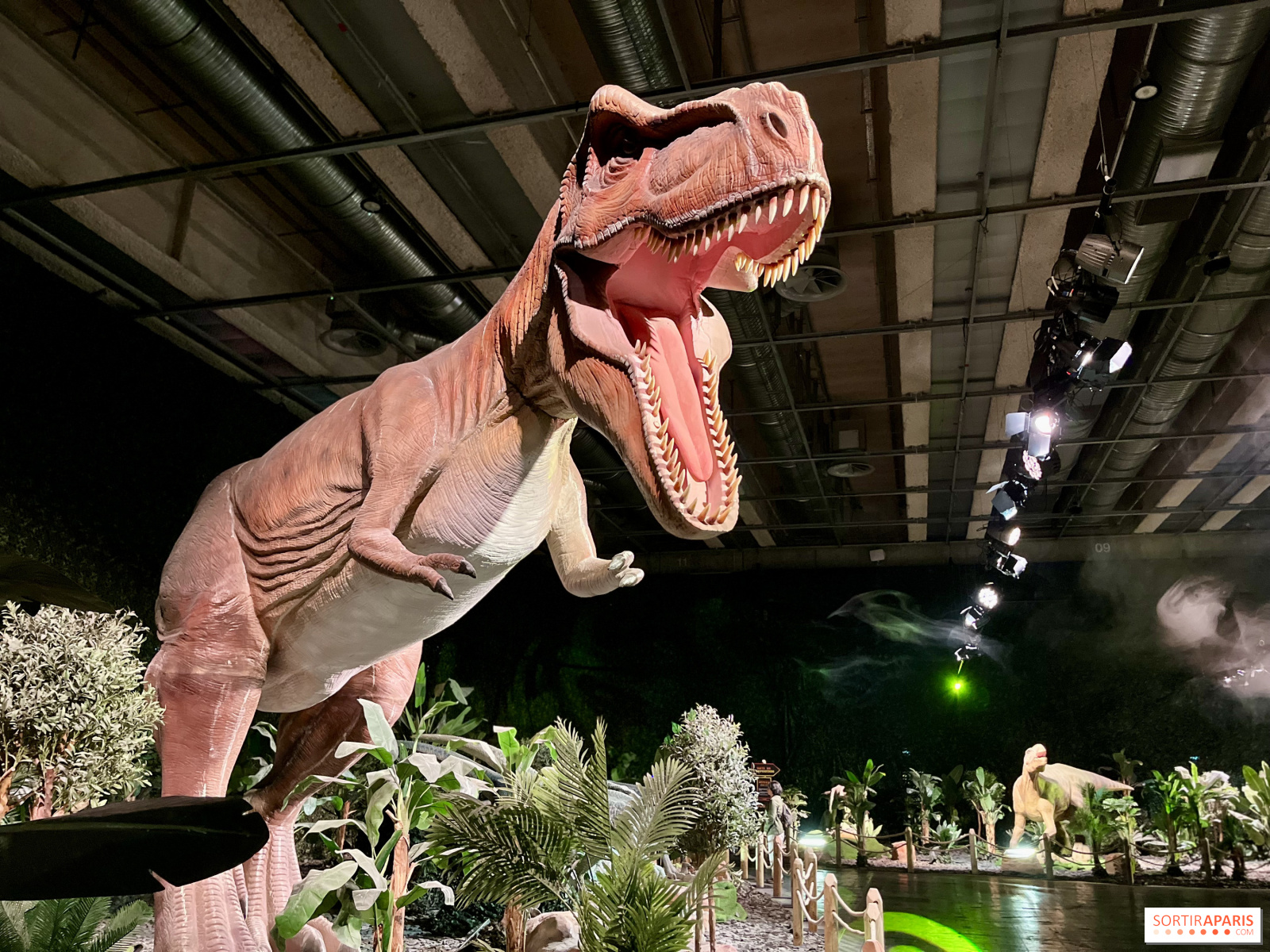ディノス・アライブ：この夏、パリに恐竜の没入体験がやってくる