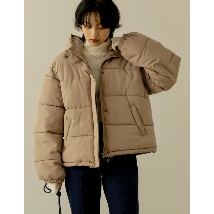 軽くて首元まであたたかい中綿ダウン マイクロタフタフード付き