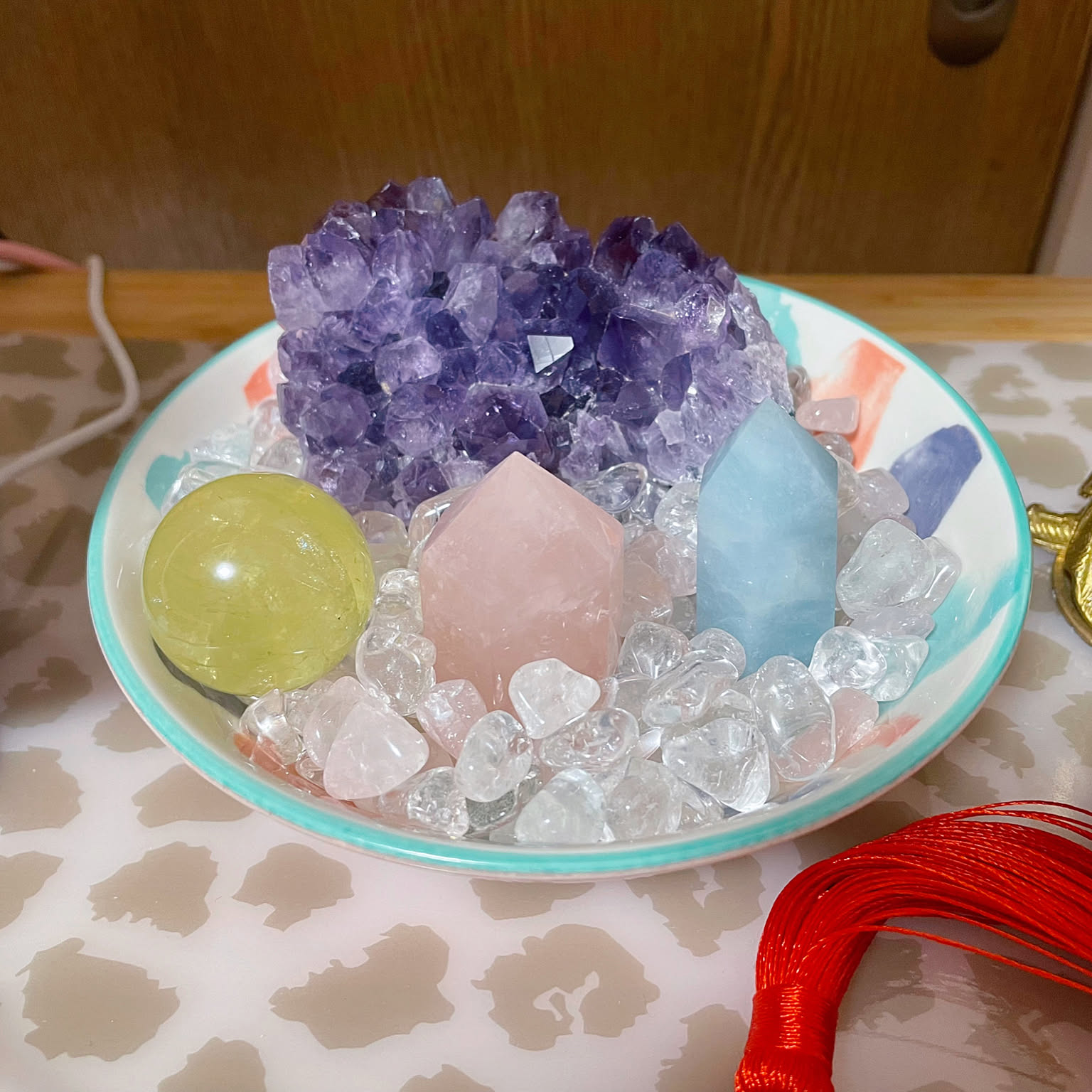 水晶 アメジストのおしゃれなアレンジ・飾り方のインテリア実例