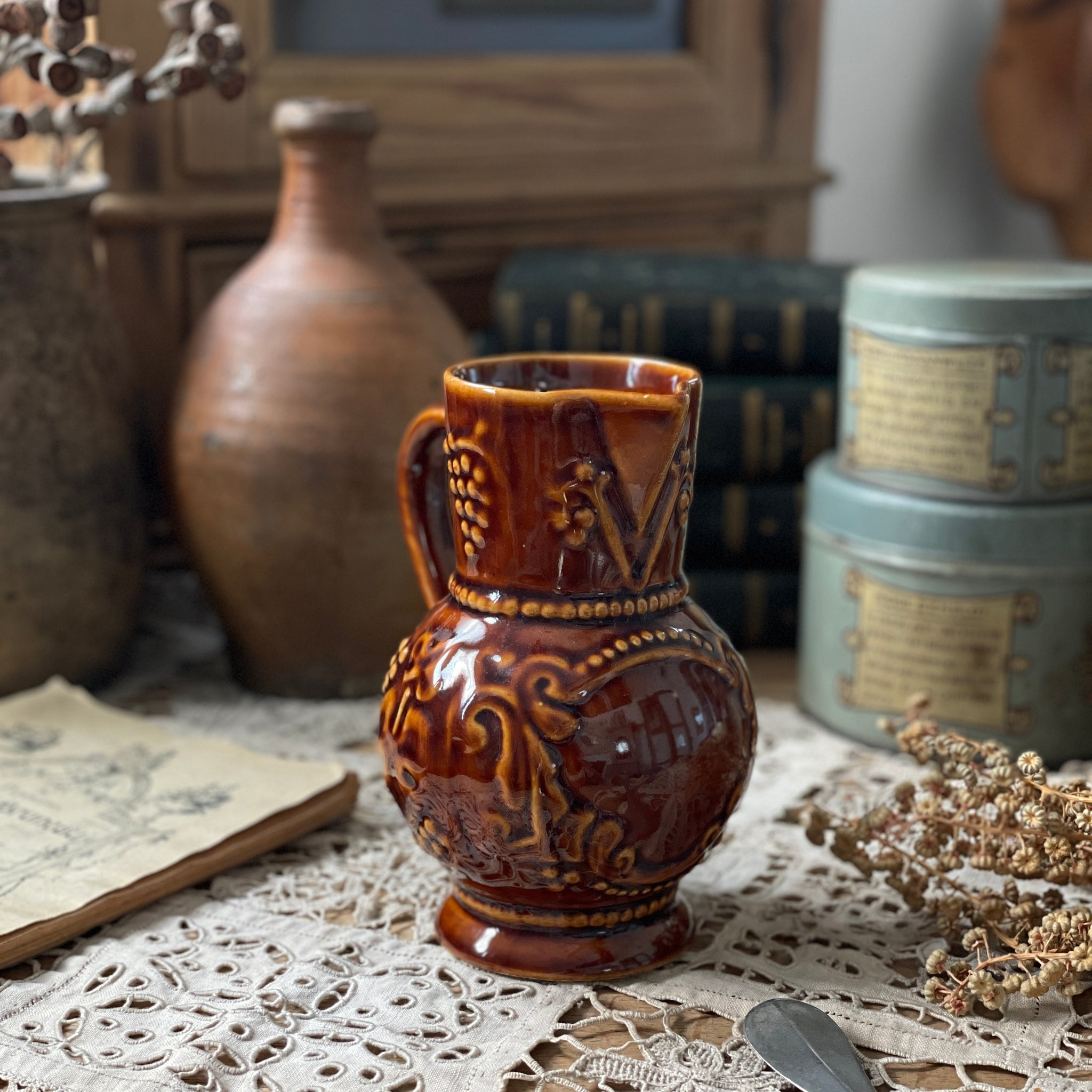 人気モチーフぶどうのワインジャグ（高さ17cm） フランスアンティーク