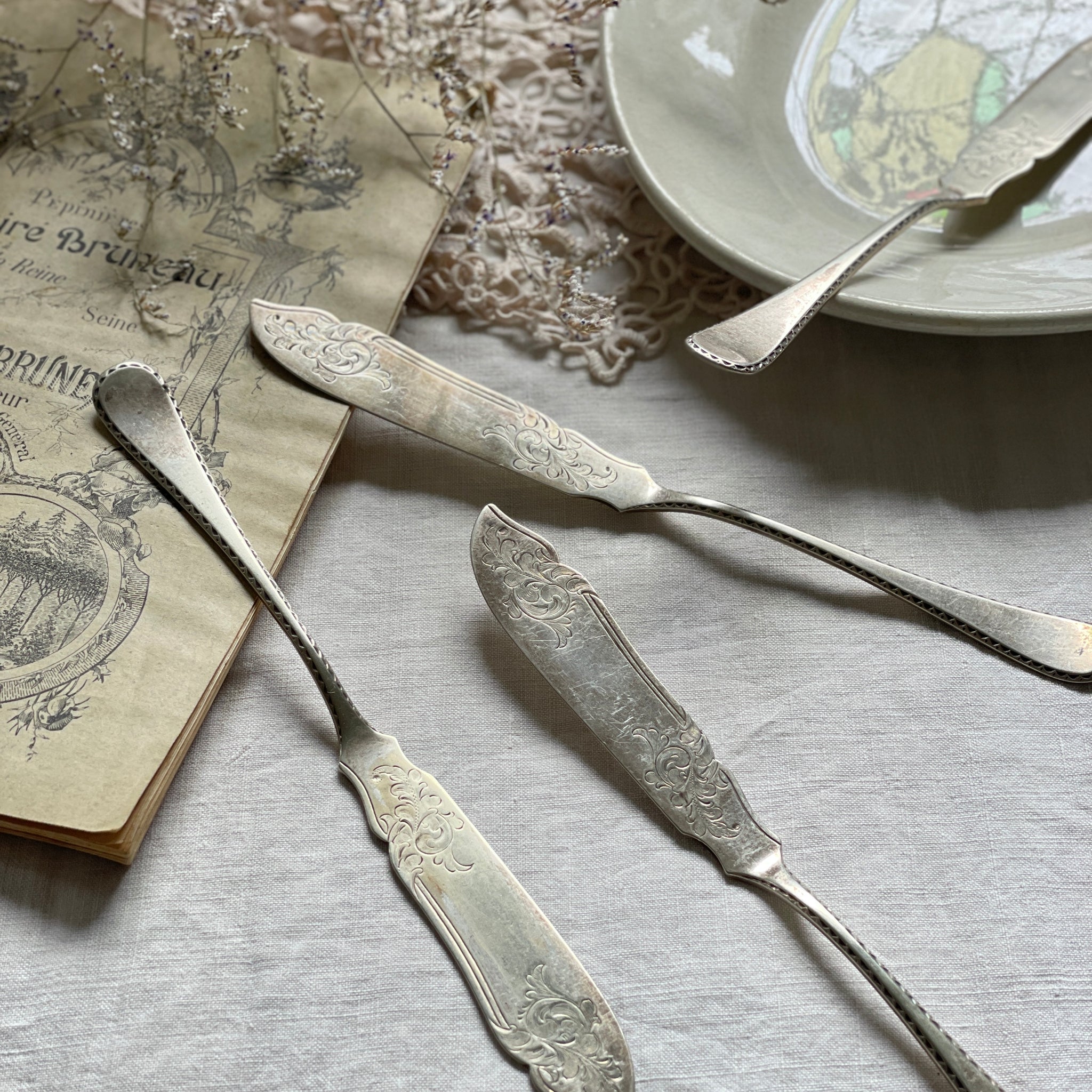 4本あり！美しい彫り模様が素敵なフィッシュナイフ イギリス