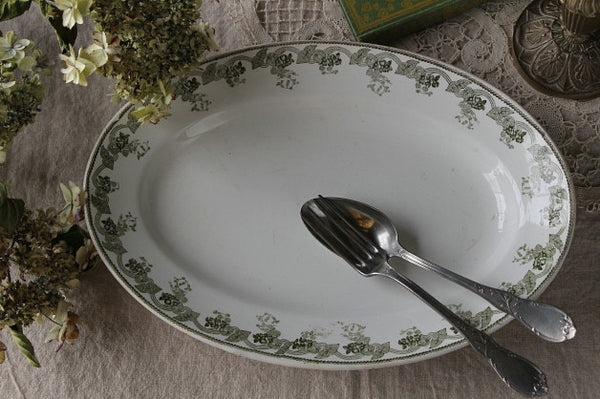 とりわけ料理に活躍してくれるムーランデルー窯オーバル皿 フランス