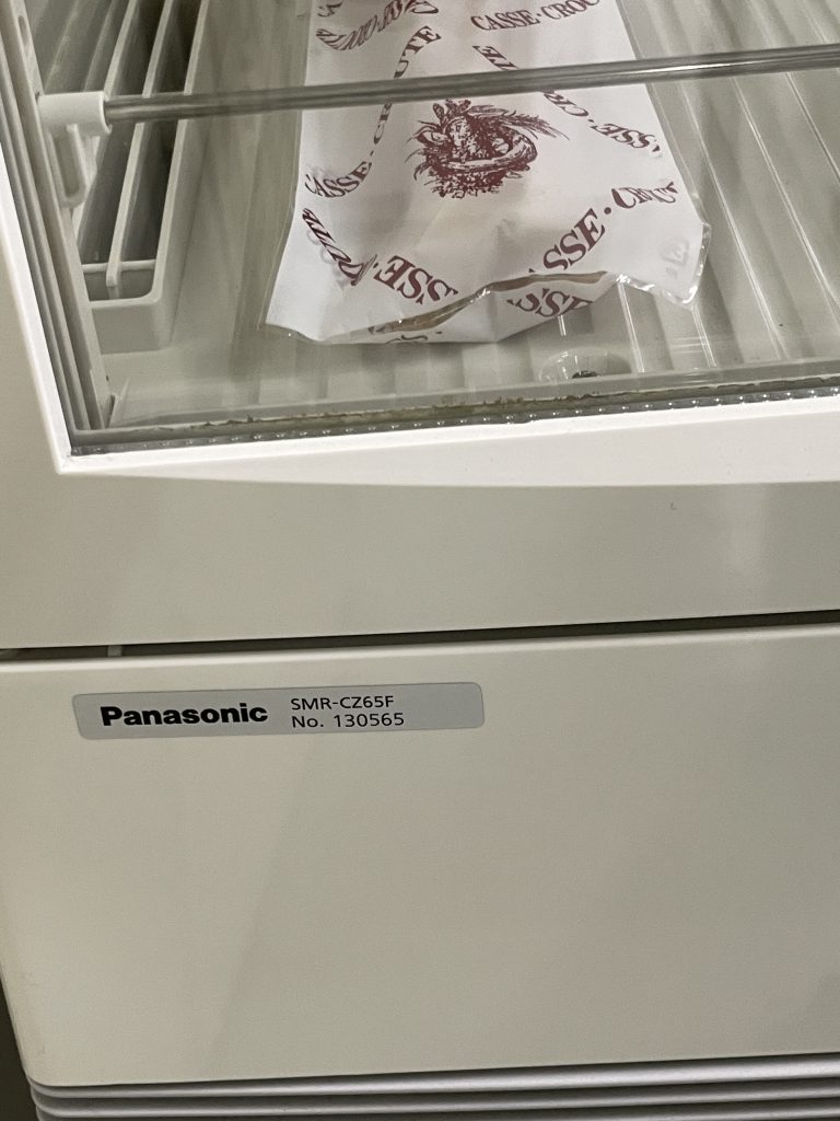 施工事例】卓上型冷蔵ショーケース Panasonic製 SMR-CZ65F | プレハブ