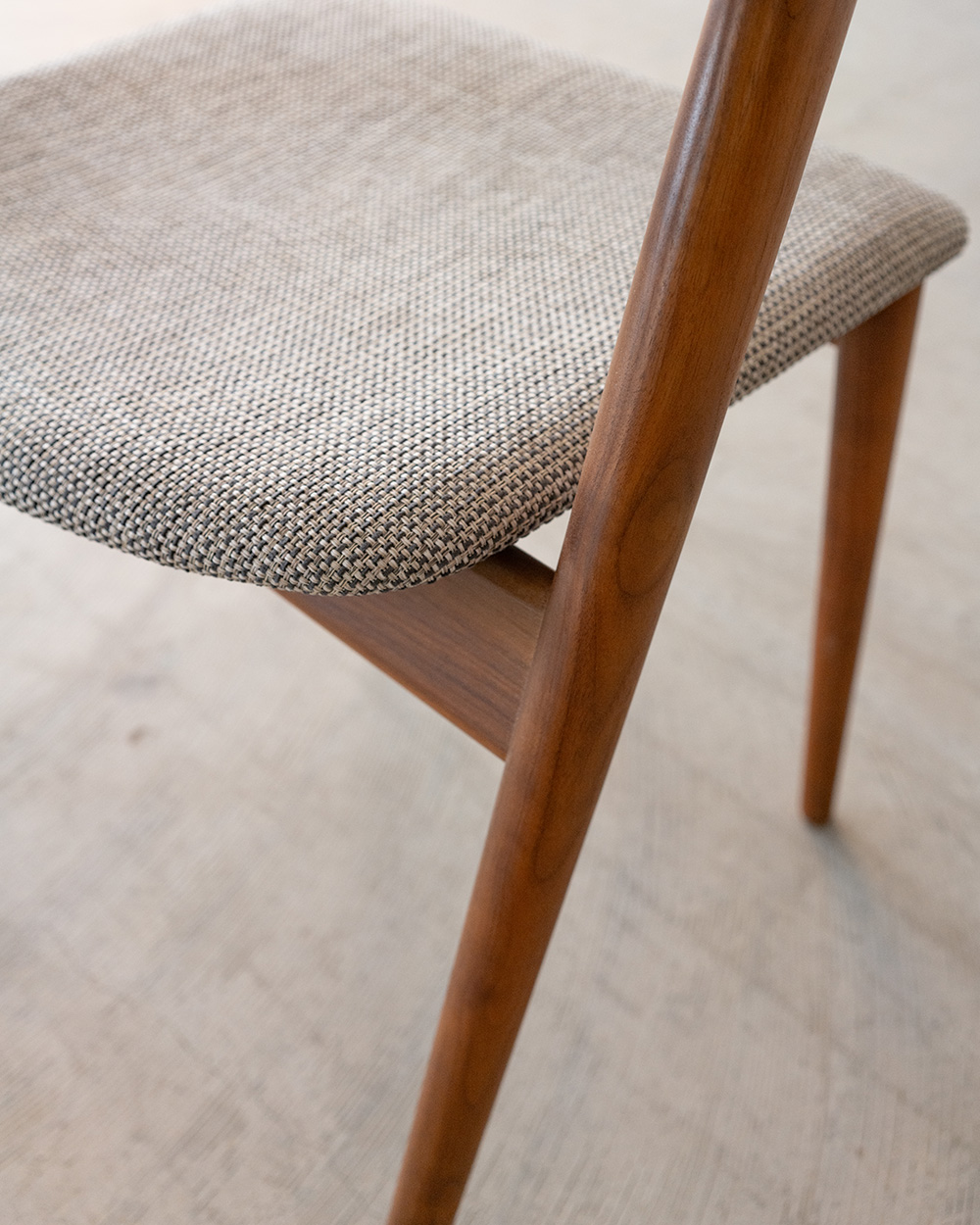 飛騨産業アウトレット］SEOTO セミアームチェア ウォルナット材