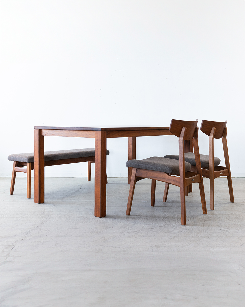 アップサイクル家具】ダイニングテーブル ウォールナット無垢材/オイル