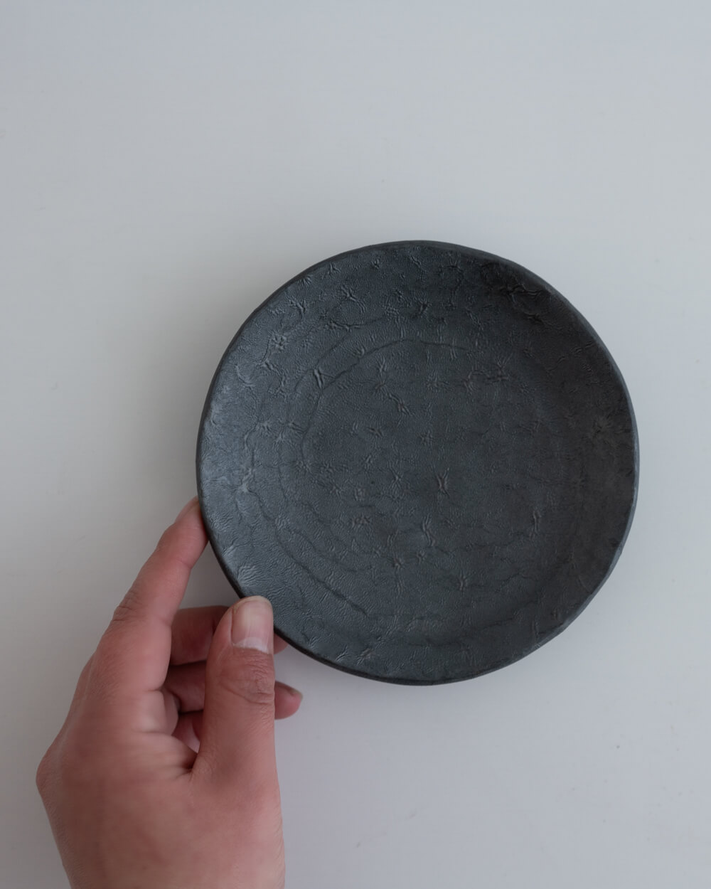 WEB限定】炭曜変 手捻り4寸皿 -器市- | cocochi ｜ 家具と服と暮らしの