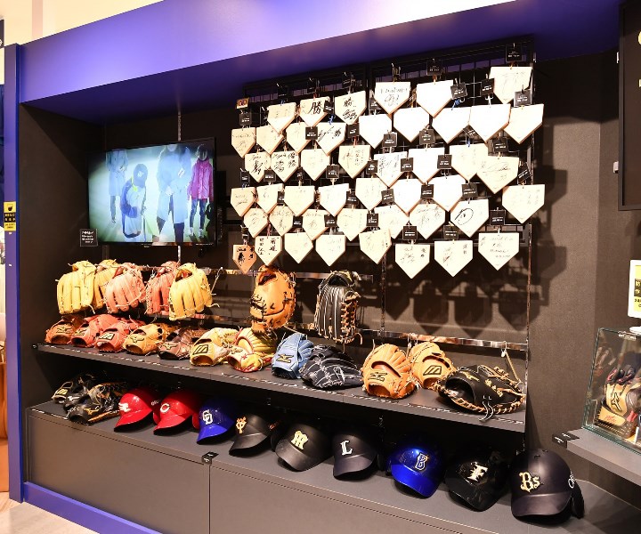 オーダーグラブのサンプルの数は西日本随一 ミズノオオサカ茶屋町へGO