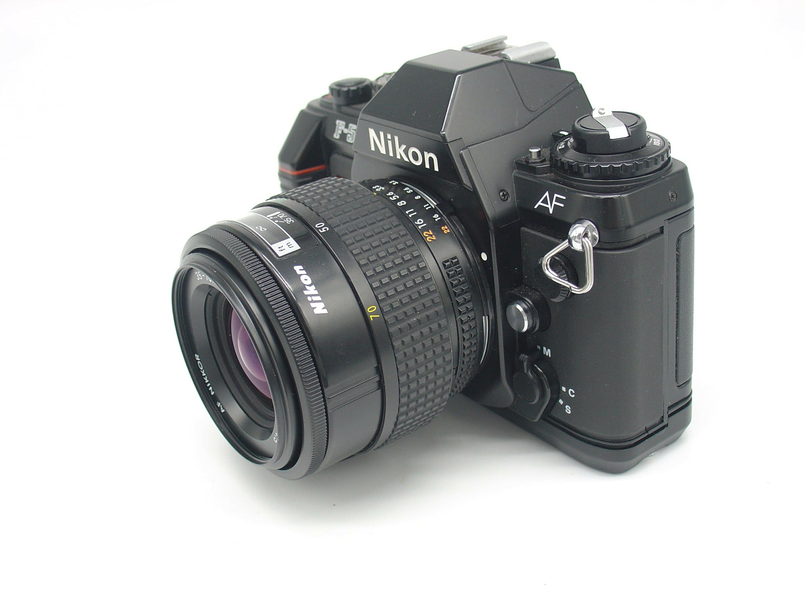 Nikon F-501 SLR film camera with zoom lens | Classic Cameras AU
