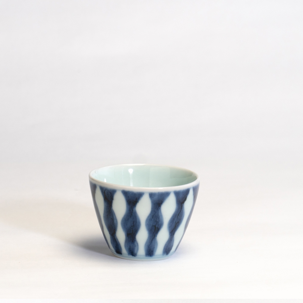 宮岡麻衣子】白磁花形小皿 菊｜きみくらオンラインショップ