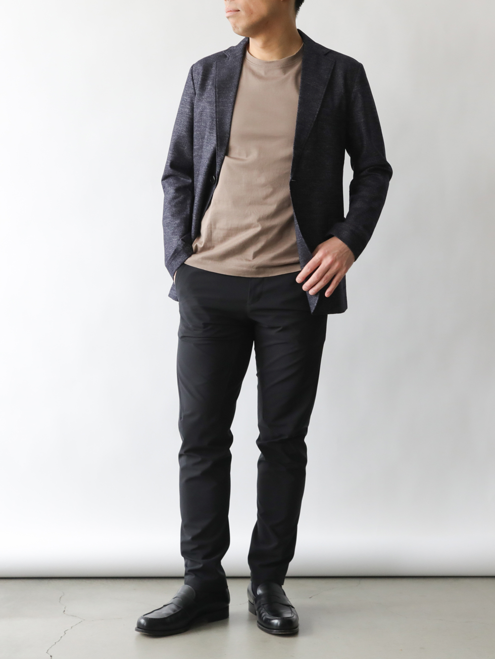 座る”を快適にするパンツ/ライトグレー | Factelier (ファクトリエ)