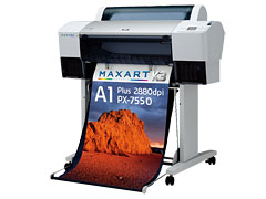 エプソン、新ヘッドと新インクを搭載した大判プリンタ