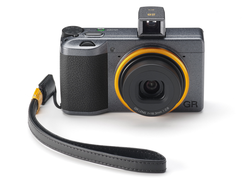 RICOH GR IIIに、メタリックグレー塗装の「Street Edition」キット