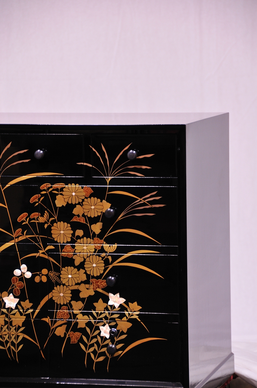 黒漆塗り蒔絵入り貴重品箪笥 | 伝索DENSAKU【伝統工芸品通販サイト】