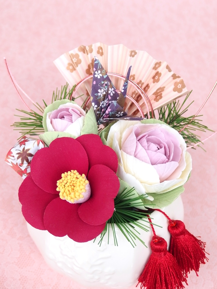 クレイ椿と葉牡丹のお正月ミニアレンジ – Clay Craft Decorocca