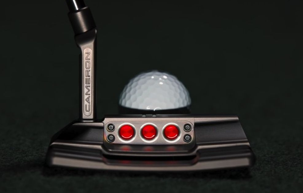 米国スコッティ・キャメロン、スティールグレーの『Studio Xperimental