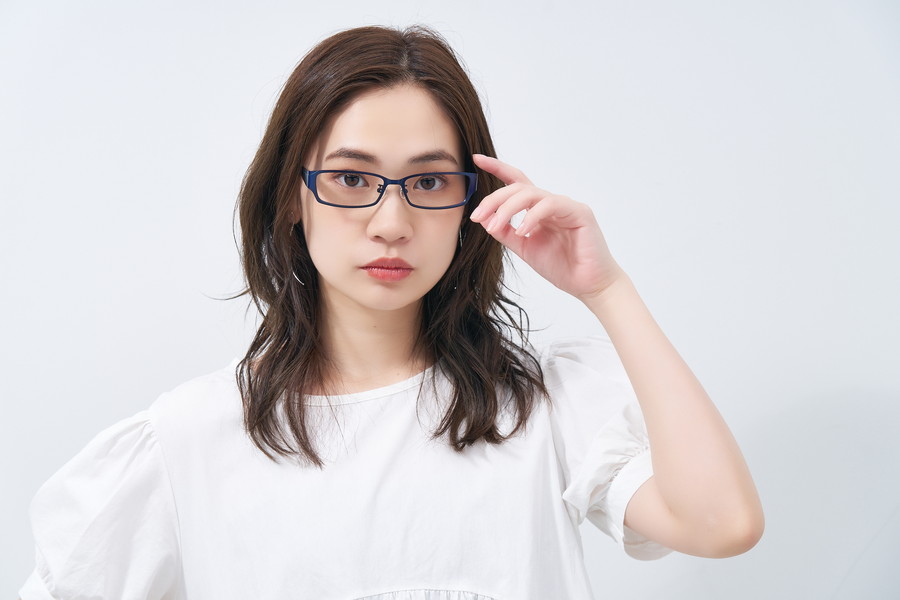 スペシャルプライス]遊び心のあるデザインのスクエアフレーム/METAL