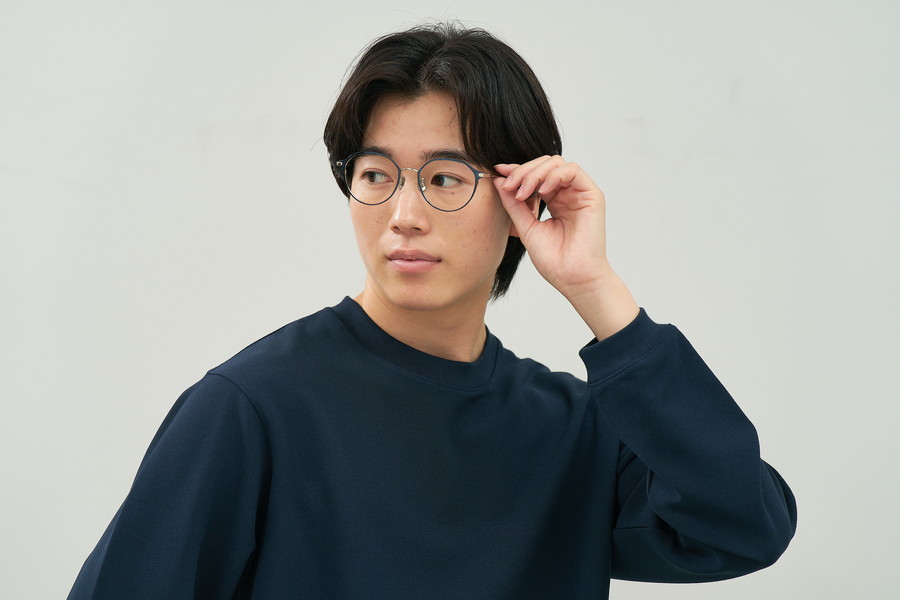 華やかさのあるボストン型チタンフレーム[中顔面短縮みえメガネ