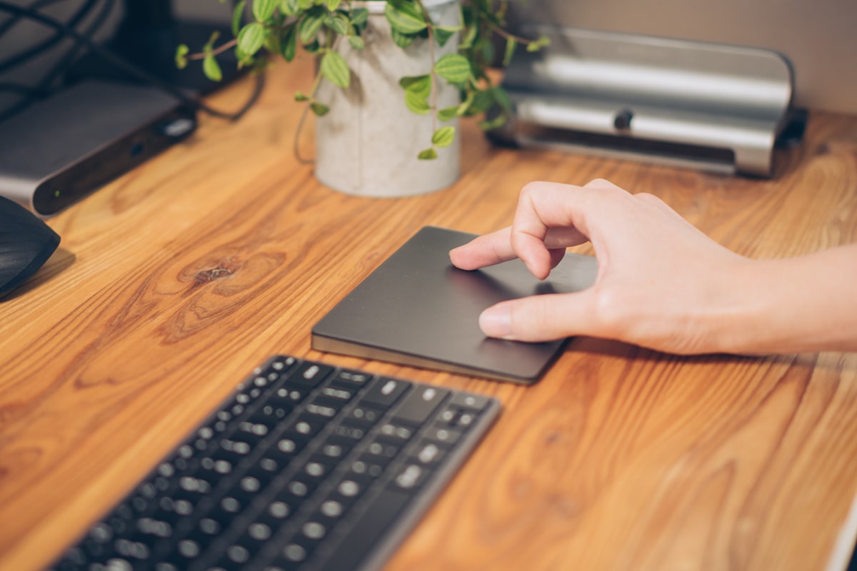 Magic Trackpad 2（スペースグレー）レビュー！MacBookをクラムシェル