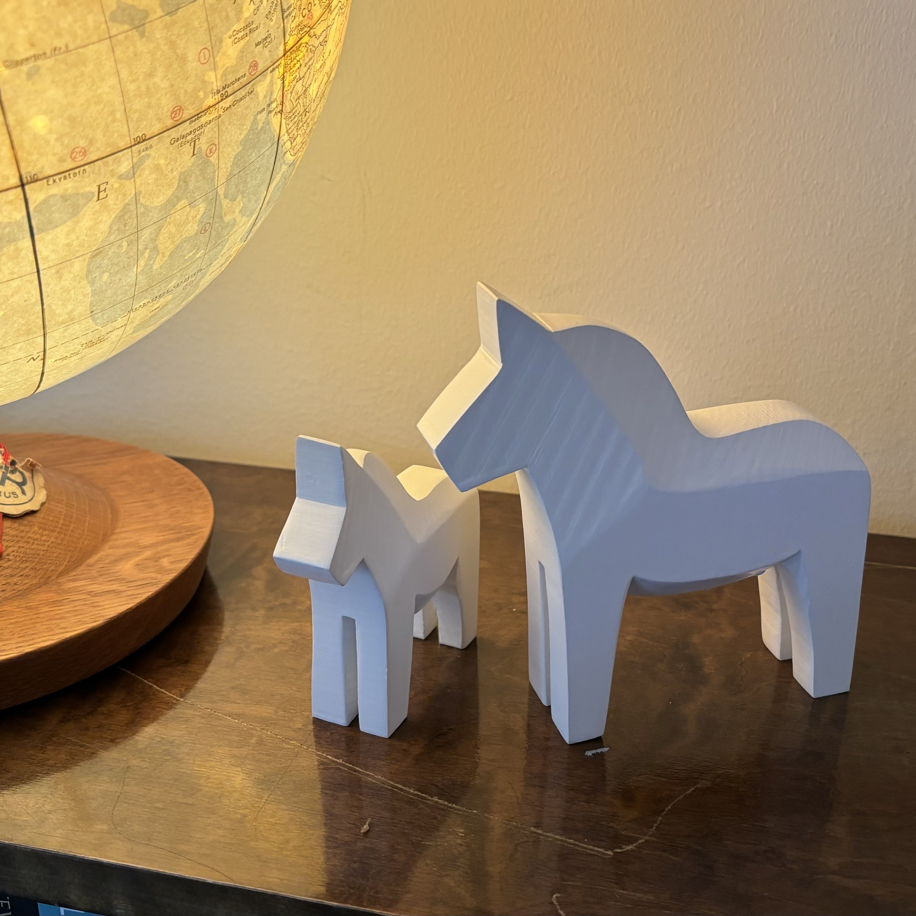 スウェーデンの幸せの馬、ダーラヘスト。スタイリッシュなデザインで